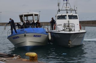 Les gardes-côtes sont intervenus à deux reprises vendredi pour porter secours à des bateaux de migrants qui faisaient naufrage (image d'illustration).